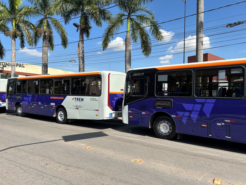 Governo de Minas acompanha entrega de 64 novos ônibus metropolitanos em Ibirité