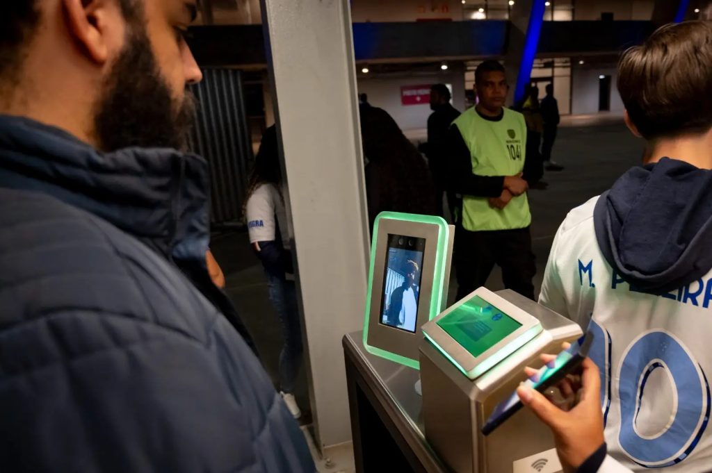 Imagem da leitura de biometria facial no Mineirão